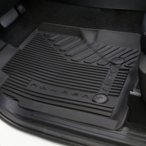 Tepih, spredaj gumiran, črn